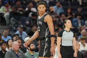 马刺淘到防守悍将？14号秀卡特-布莱恩特防守时弗拉格12中3+2失误