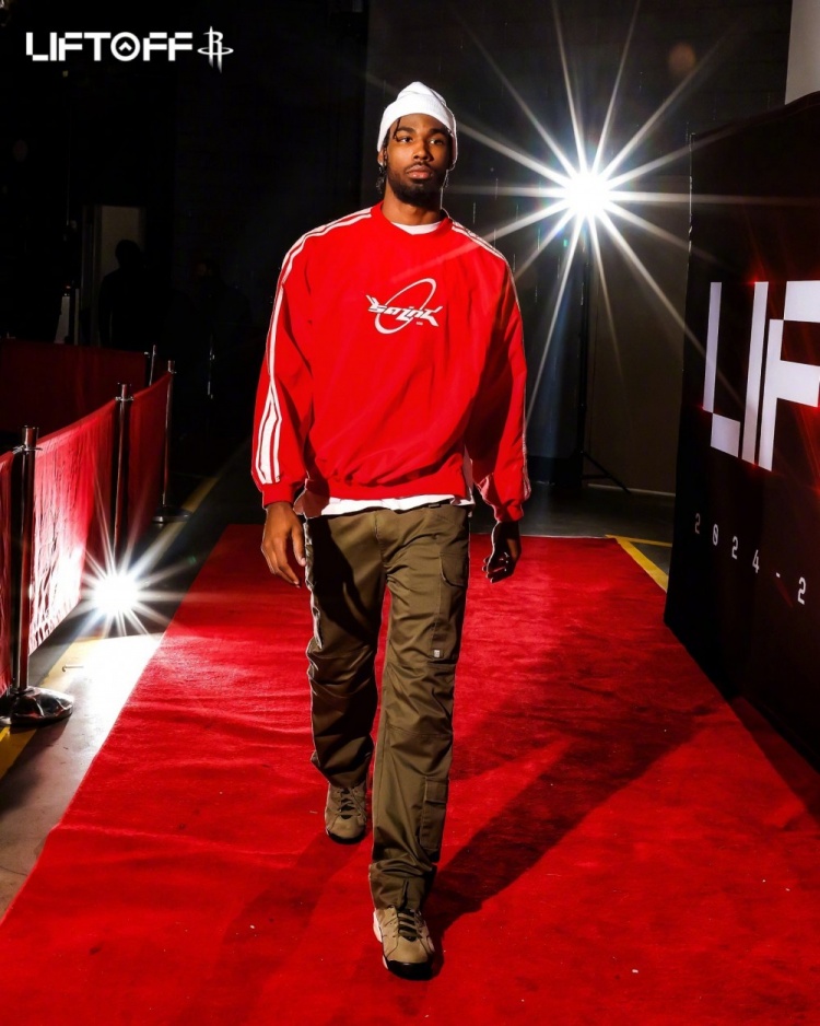 官方网-火箭入场穿搭：格林牛仔帽亮眼 申京黑白马甲 范乔丹&amp;谢泼德短袖