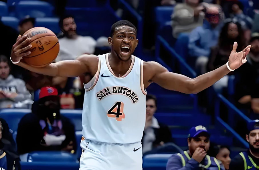 马刺休赛期运作策略:节奏把控的艺术