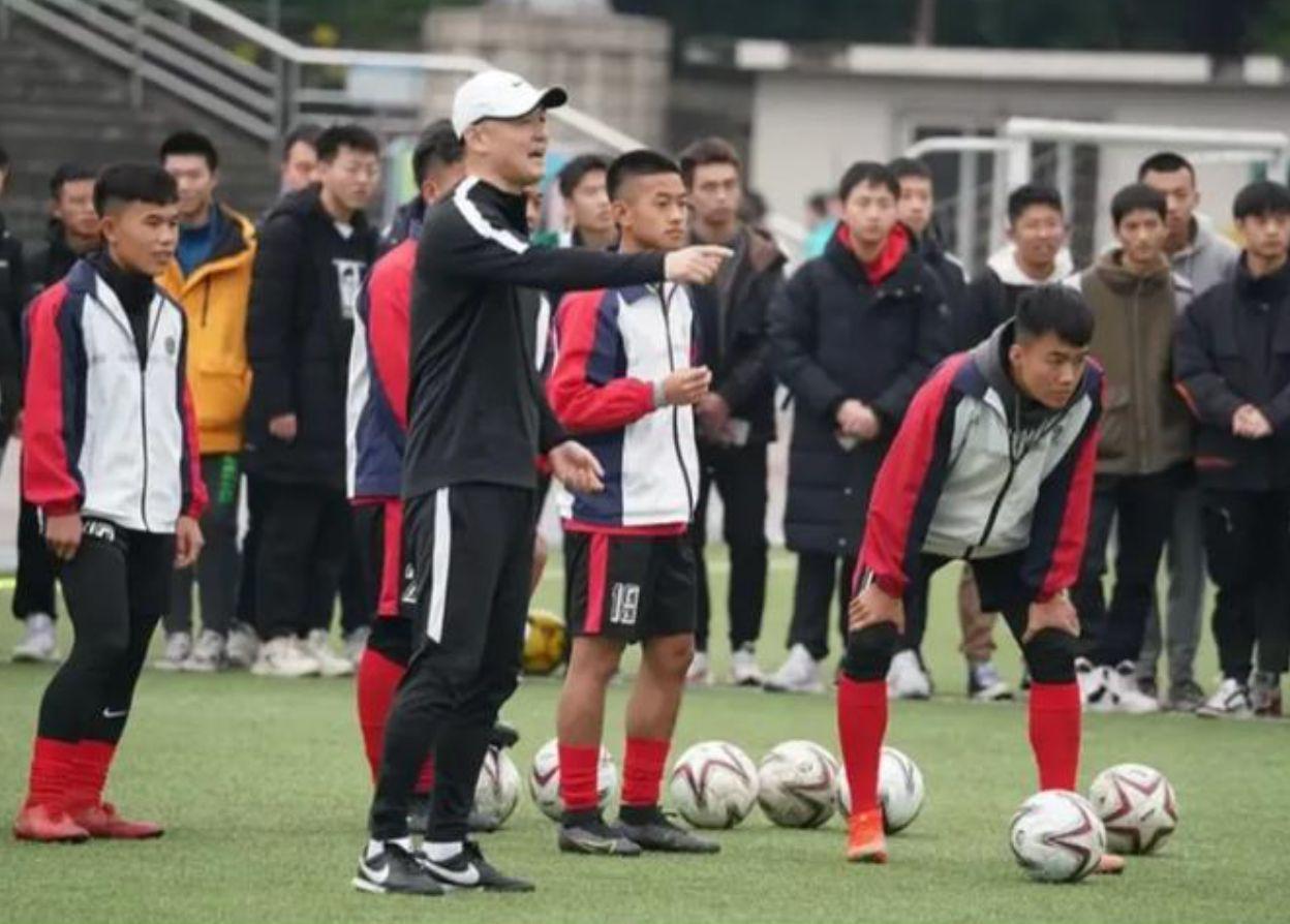 开云体育-孙继海和学员到底谁错了？名记：根本原因是中国足协的缺席和失职