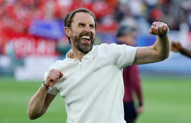 1720668925095068470.jpg 官方网-【夜读】今天是,南门专场!!!