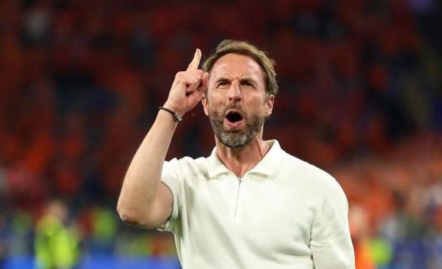 1720668975180080703.jpg 官方网-【夜读】今天是,南门专场!!!