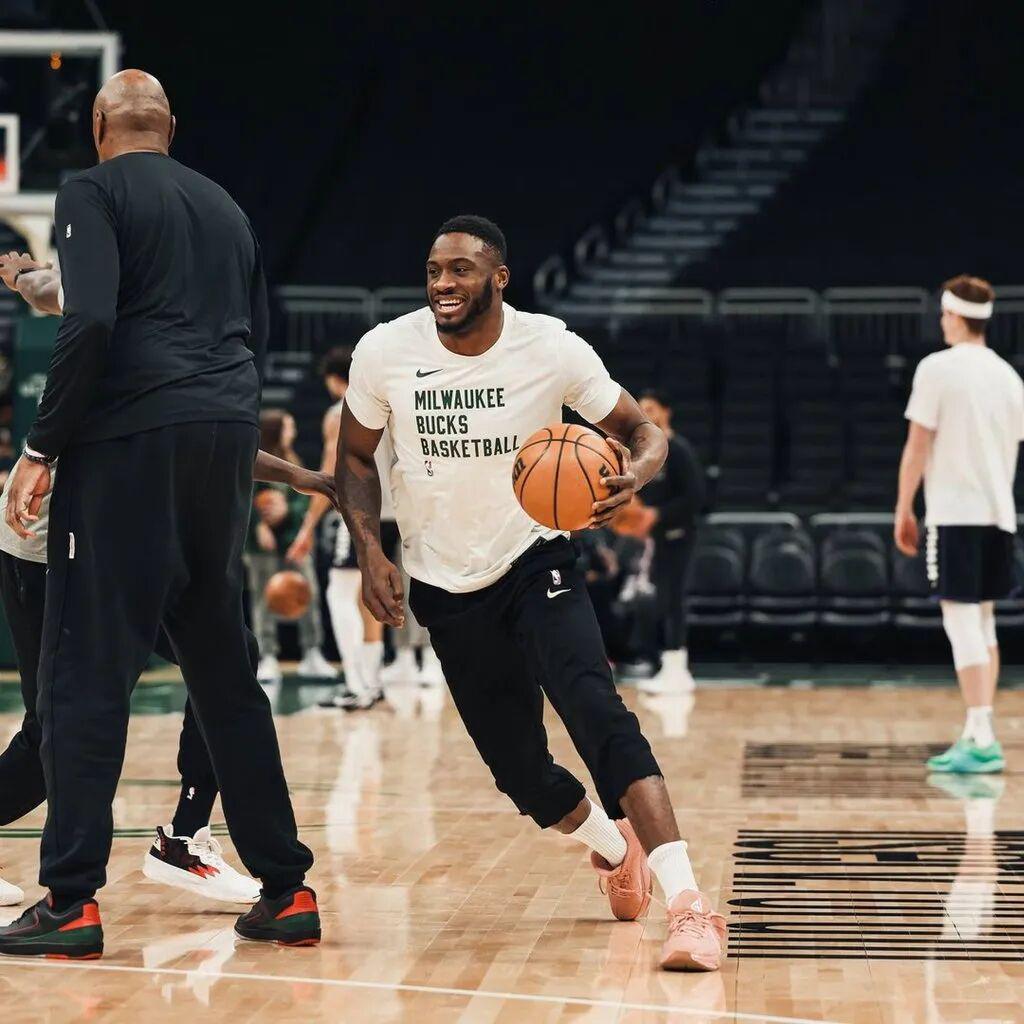 官方网-跟腱撕裂归来！字母哥哥回归，对雄鹿意味着什么？