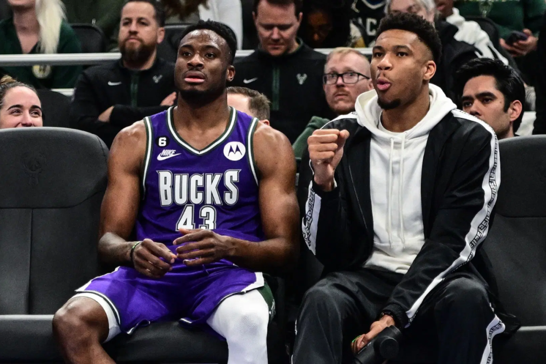 官方网-跟腱撕裂归来！字母哥哥回归，对雄鹿意味着什么？