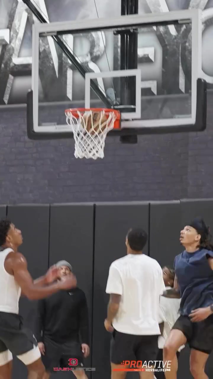 苦练持球进攻💦杰伦-格林转发个人近期训练集锦🔥