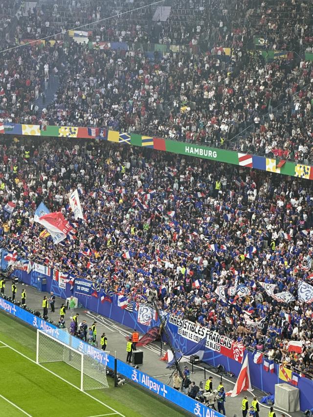 1720233712967098539.jpg ky Sports-【现场手记】葡萄牙的歌声与忧郁,无处不在