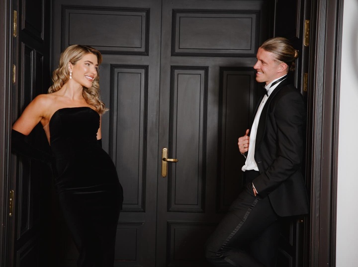 手机安全登录入口-英格兰太太团成员回家!加拉格尔模特女友晒照:生活真是疯狂!