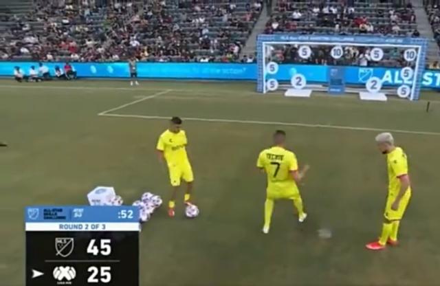 1629956783983074398.png 开云体育-半场射横梁?!看看足球版本的技巧·扣篮·三分大赛