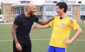 1629958633507059931.jpeg 开云体育-半场射横梁?!看看足球版本的技巧·扣篮·三分大赛