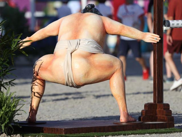 官方网-【夜读】我们是来比赛的，不是来看你展示“屁股”的！