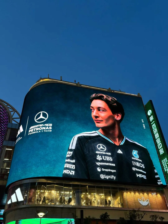 开云体育-“逛超市都能遇到世界级车手”，这几天的上海成了“F1痛城”|范坤|上海市|赛车|老法师|拉塞尔_新浪体育_新浪新闻