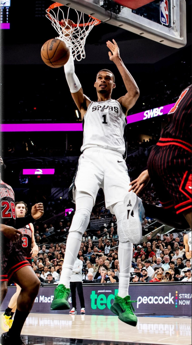 ky Sports-8分钟两双15分钟20+10！文班亚马狂揽41+16连刷纪录 真要拿MVP？|马刺|圣安东尼奥马刺队|俄克拉荷马雷霆队|NBA常规赛|芝加哥公牛队_新浪体育_新浪新闻